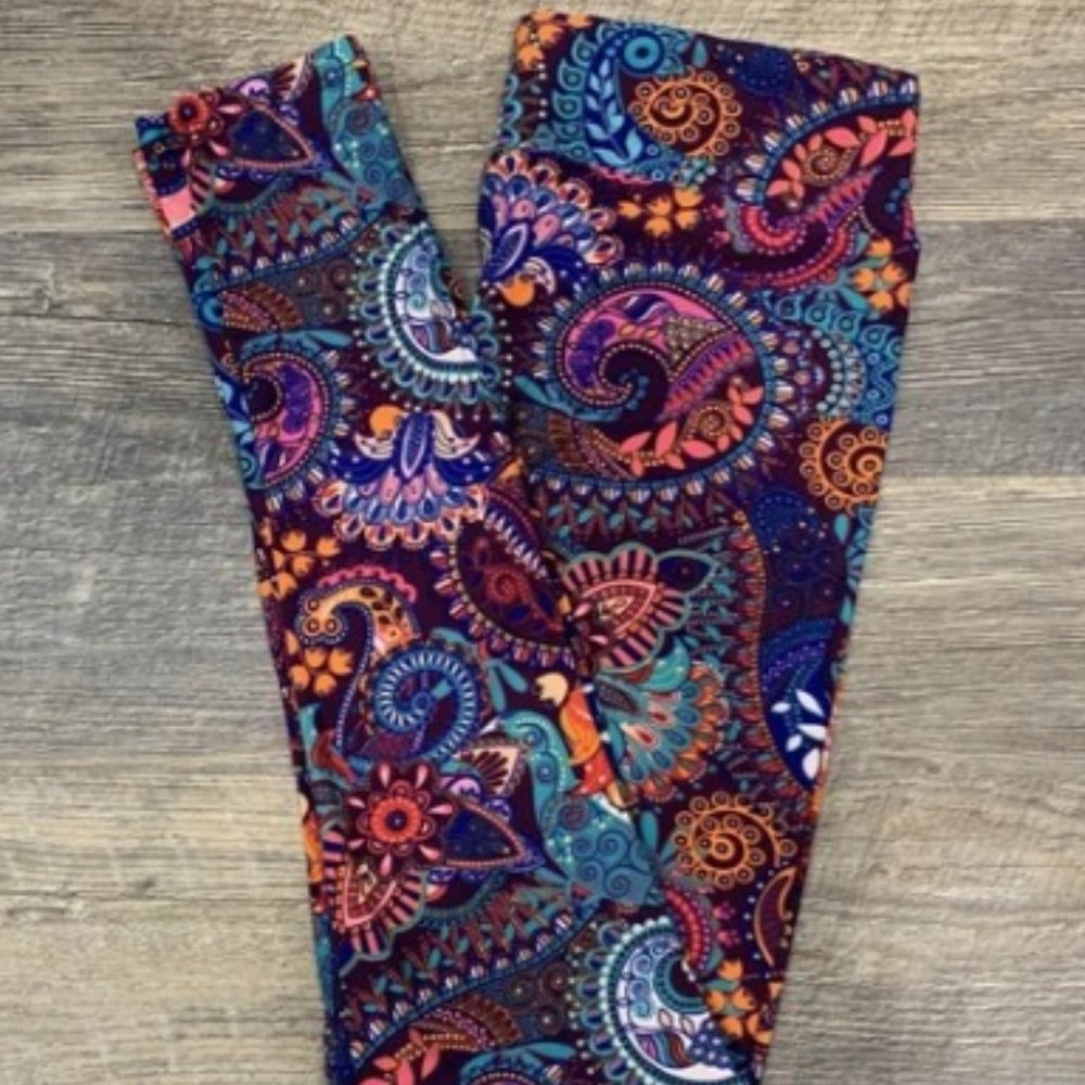 Pretty In Paisley Petite Capri Leggings